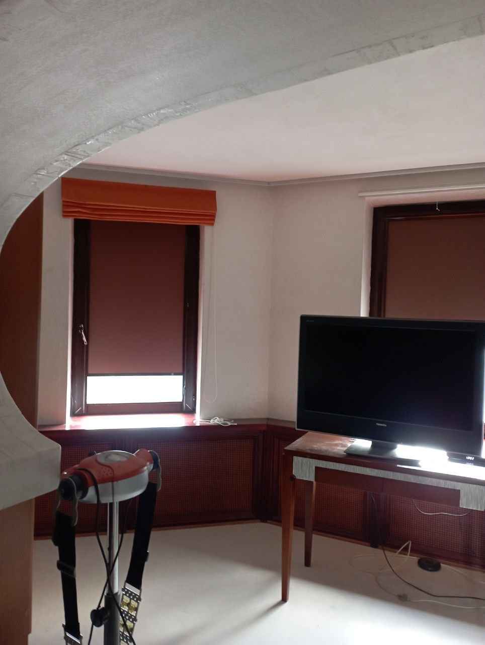 Оранжевые римские шторы